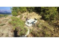 Otomobil şarampole yuvarlandı, sürücü yaşamını yitirdi