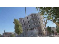 6 katlı binanın yıkılma anı saniye saniye kameraya yansıdı