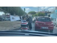 Motosikletle halı yıkama makinesi taşıdılar