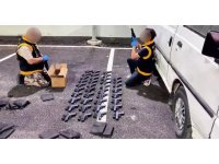 Panelvan tipi araçtan 40 ruhsatsız tabanca çıktı