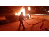 Park halindeki tır alevlere teslim oldu