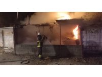 Erzin’de iş yeri alevlere teslim oldu