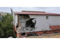 Çöp kamyonu mutfağa daldı: 1 yaralı