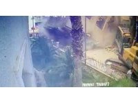 Yıkıma mesaide yakalanan İŞKUR çalışanları korku dolu anlar yaşadı, yıkım anı kameraya yansıdı