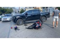 Motosiklet ile kamyonet çarpıştı: 1 yaralı
