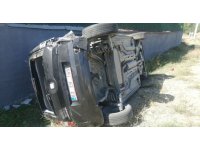 Minibüs ile hafif ticari araç çarpıştı: 1 yaralı