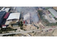 Paketleme tesisindeki yangın havadan görüntülendi