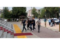 Burdur’da arabasının önünü kesip halasının oğlunu öldüren genç ve eşi tutuklandı