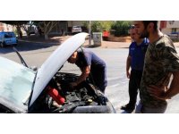 Burnuna gelen benzin kokusu sonrası aracı alev aldı