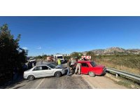 Isparta’da otomobiller kafa kafaya çarpıştı: 2 yaralı