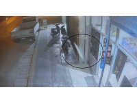 Kamyonun geçişi esnasında yerinden fırlayan rögar kapağı metrelerce havaya uçtu: O anlar kamerada