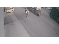 Çöp kamyonunun altında kalan kadın ağır yaralandı