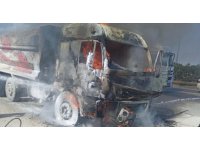 Seyir halindeki hafriyat kamyonu alevlere teslim oldu