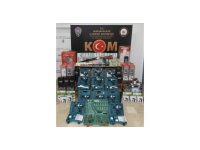 Burdur’da bir eve yapılan baskında çok sayıda kaçak malzeme ele geçirildi