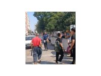 Terazisi alınan seyyar satıcı zabıtaya sallama ile saldırdı