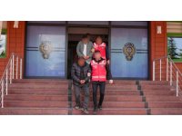 Altın kaplama bilezikleri gerçek sanarak çalan şahıslar tutuklandı