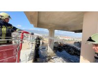 Antakya’da apartmanın çatısında yangın çıktı
