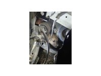 Aracın motoruna giren yavru köpek, lastik sökülerek kurtarıldı