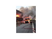 Servis aracı otoyolda yandı, yangın çalılara sıçradı