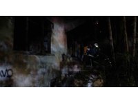 Daha önce 4 kez yangın çıkan metruk gecekondu bir kez daha yandı