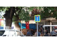 Adana’da esnaftan teröre Türk bayraklı tepki