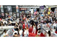 Antalya Kitap Fuarı’nda genç yazarlar okurlarıyla buluştu