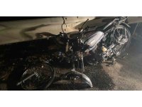 Antalya’da karayolu ortasına bırakılan motosiklet kazaya sebep oldu