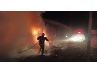 Hatay’da park halindeki tır alev alev yandı