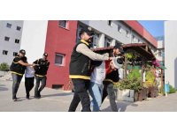 Adana’da kebapçıya silahla saldıran 2 şüpheli tutuklandı