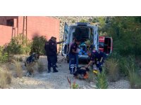 Otomobilin çarptığı motosikletli uçurumdan düşüp öldü