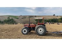 Buğday ekerken traktörün altında kalarak can verdi