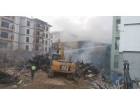 İşçilerin kaldığı konteynerde çıkan yangın söndürüldü