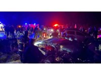 Hatalı ’U’ dönüşü ile üç aracın karıştığı kazada ortalık savaş alanına döndü: 1 ölü, 7 yaralı