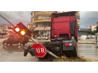 Serik’te tırlar çarpıştı: 1 yaralı