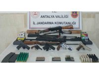 Antalya’da çok sayıda silah ve fişek ele geçirildi