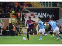 Trendyol Süper Lig: Alanyaspor: 1 - Trabzonspor: 1 (İlk yarı)