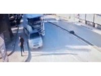 Tarsus’ta bir kişinin yaralandığı kaza güvenlik kamerasına yansıdı