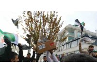 Antalya’daki Suriyeliler rejimin yıkılmasını gökyüzüne beyaz güvercin bırakarak kutladı