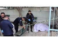 3 gündür kaldığı cami avlusunda ölü bulundu