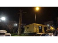 Park içindeki elektrik telleri alev alev yandı, mahallede korku dolu anlar yaşandı