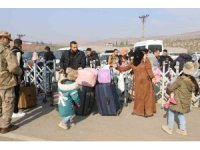 Suriyeliler Cilvegözü’nden ülkelerine heyecanla dönüyor