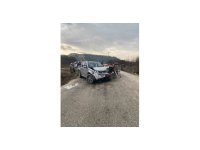 Mersin’de kamyonet traktöre arkadan çarptı: 4 yaralı