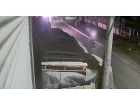 Mersin’de kundaklama anı kameraya yansıdı