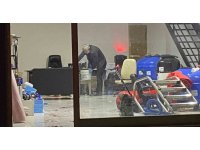 Tartışma kavgaya dönüştü, 1 kişi başına şişe ile vurularak yaralandı