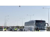 Otoyolda ’cayrokopter’le denetim: 20 araca cezai işlem uygulandı, 3 aranan şahıs yakalandı