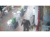 Alacağını isteyen iş yerine elinde kazmayla geldi