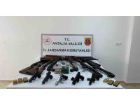 Antalya’da ruhsatsız silah operasyonu