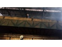 Boru fabrikasından alevler yükseldi