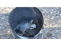 Isınmak için yaktıkları kova bomba gibi patladı, korku dolu anlar güvenlik kamerasına yansıdı