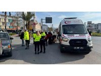 Okul servis aracıyla motosiklet çarpıştı: 1 yaralı